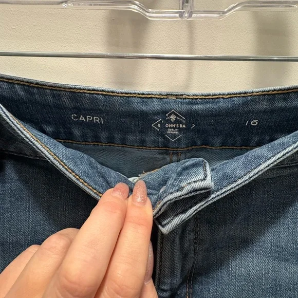 St. John's Bay Blue Cropped Women's Jeans - Picture 3 of 3